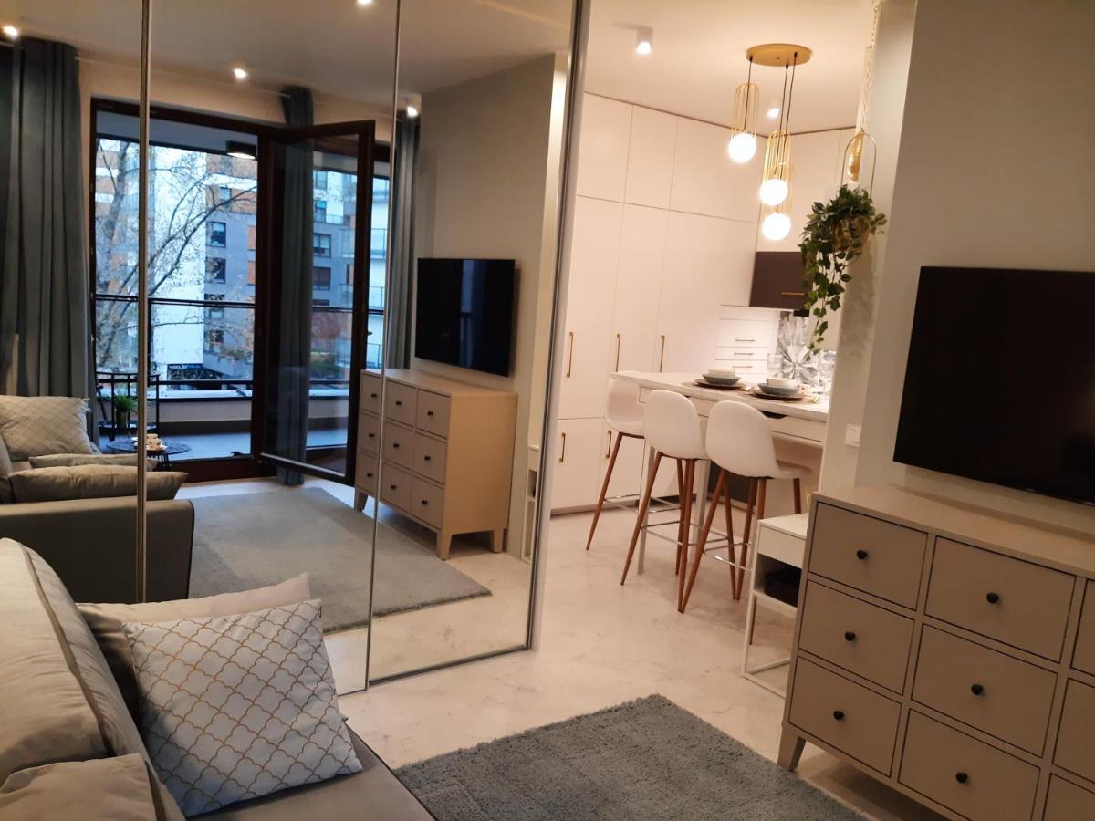 Butas Siedmiogrodzka - Handy Location, Aircon & Garage Free Warsaw