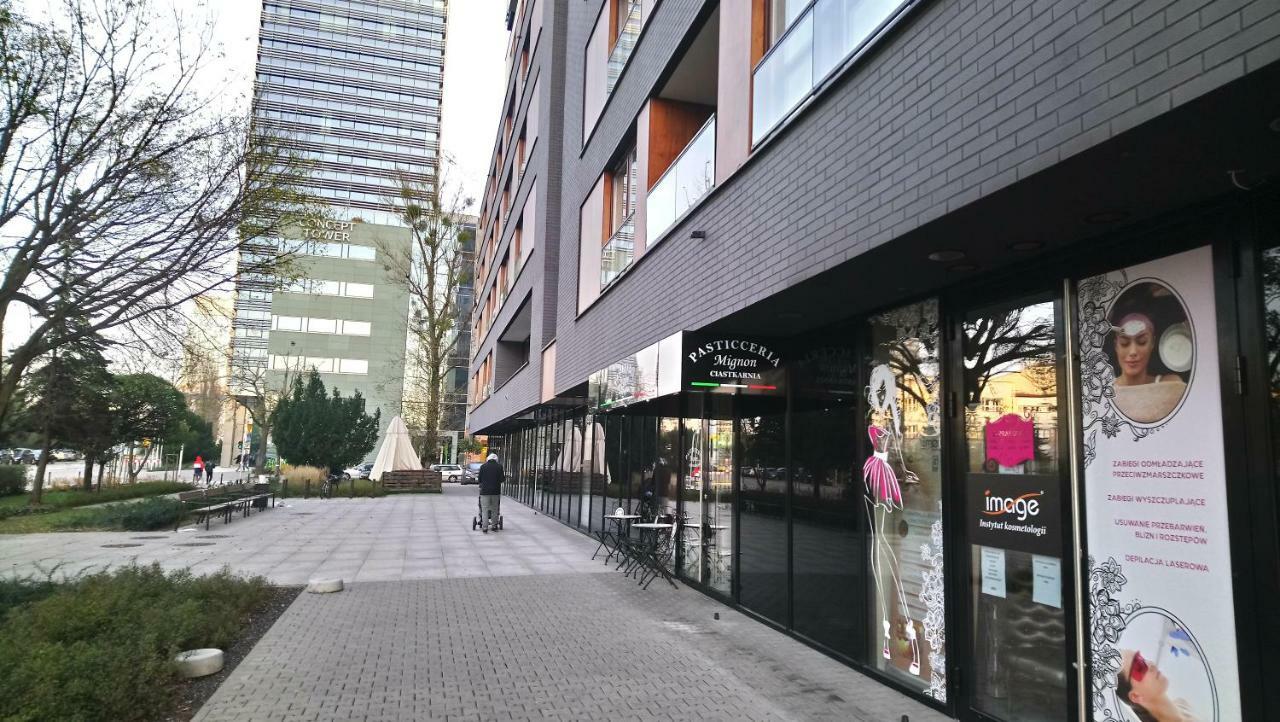 Siedmiogrodzka - Handy Location, Aircon & Garage Free Warsaw