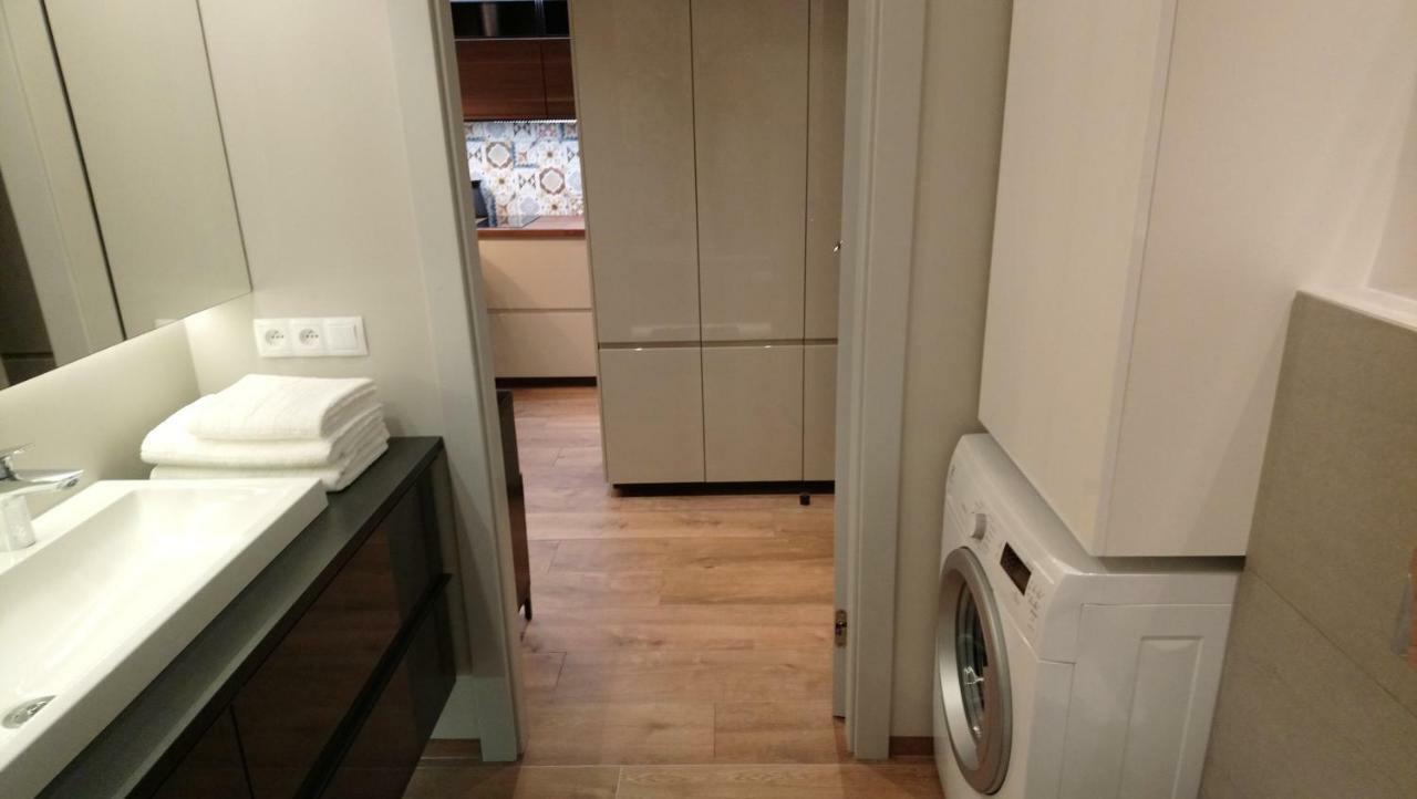 Siedmiogrodzka - Handy Location, Aircon & Garage Free Butas Warsaw
