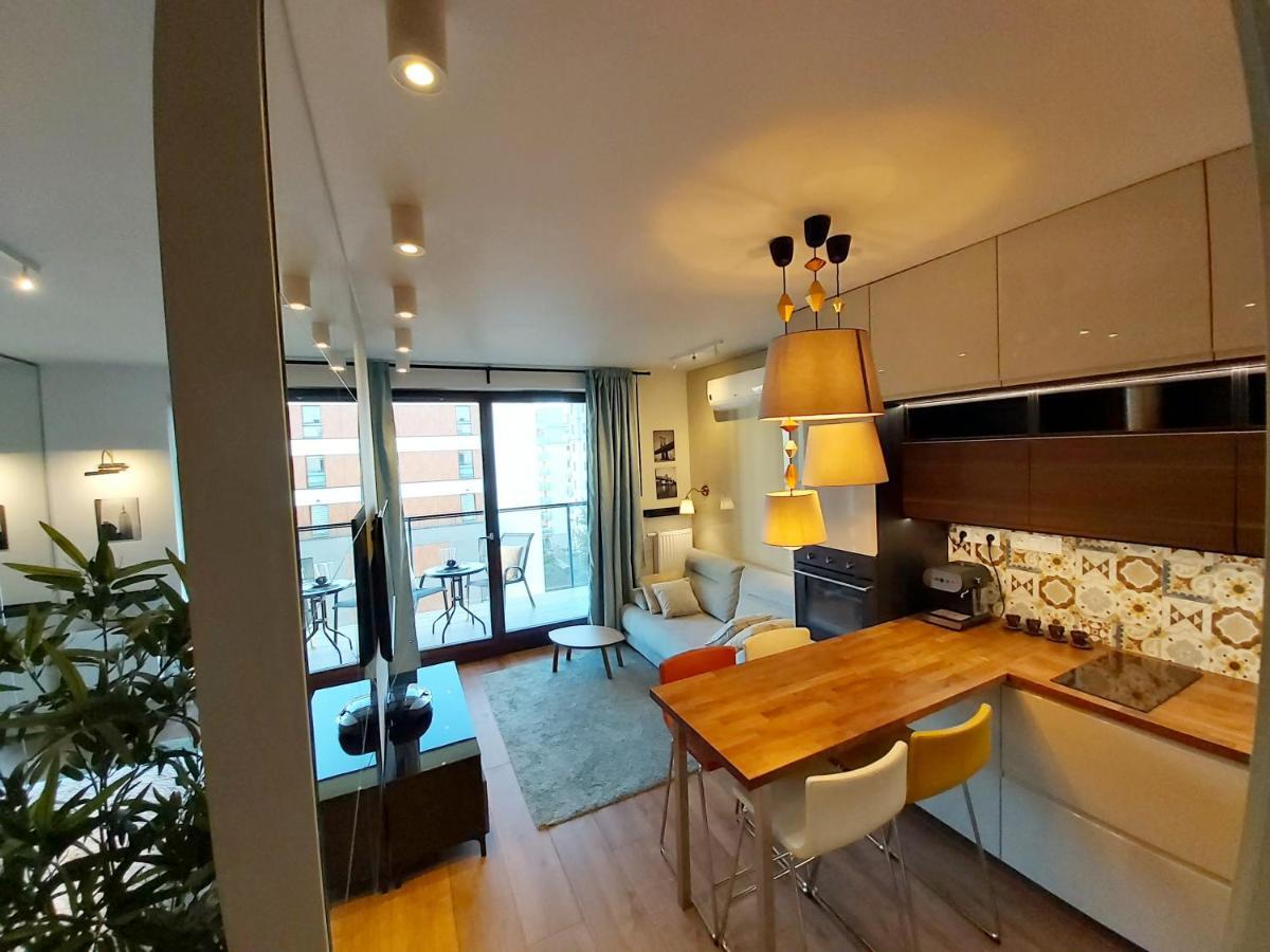 Siedmiogrodzka - Handy Location, Aircon & Garage Free Butas Warsaw