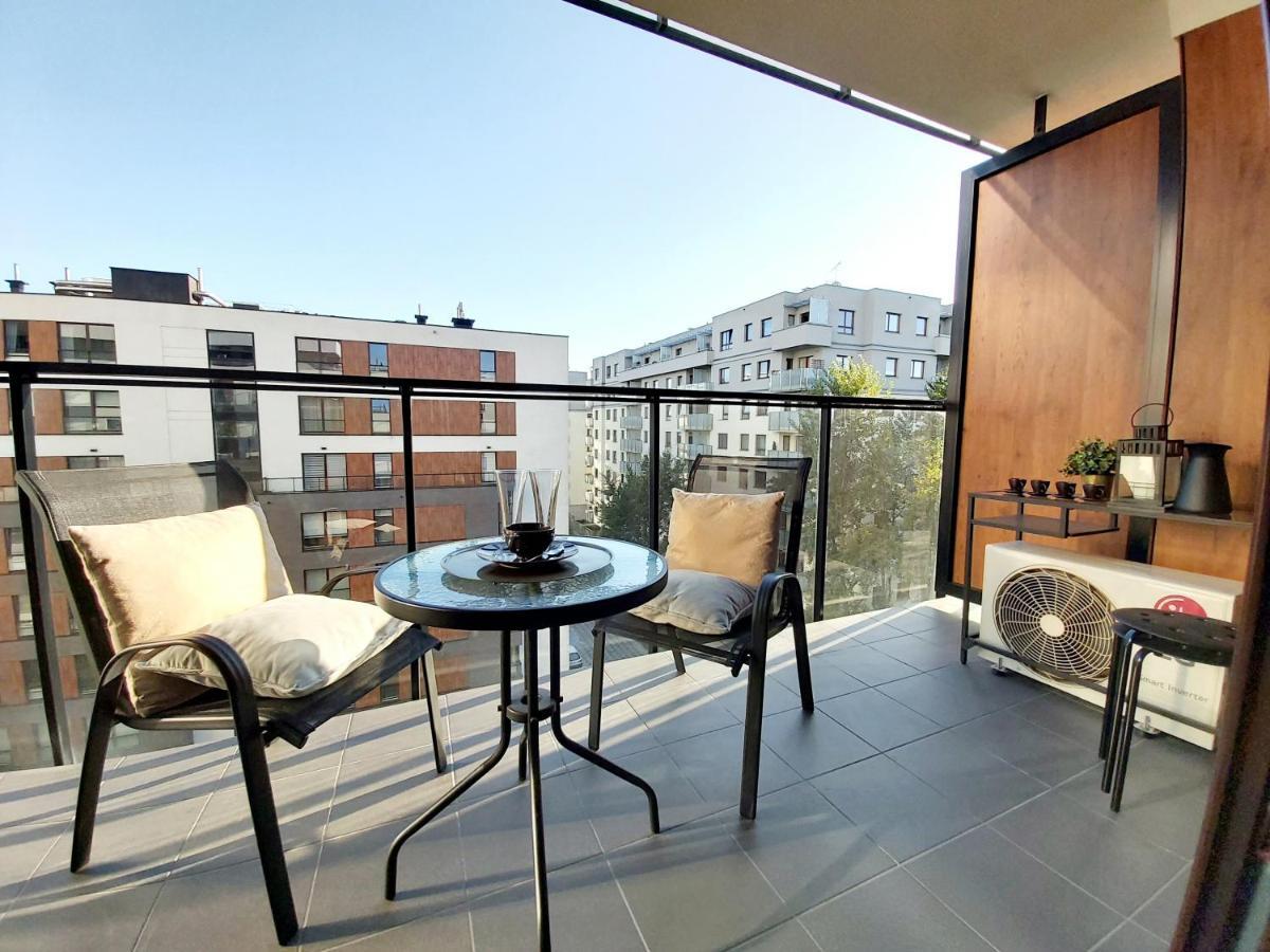 Siedmiogrodzka - Handy Location, Aircon & Garage Free Butas Warsaw