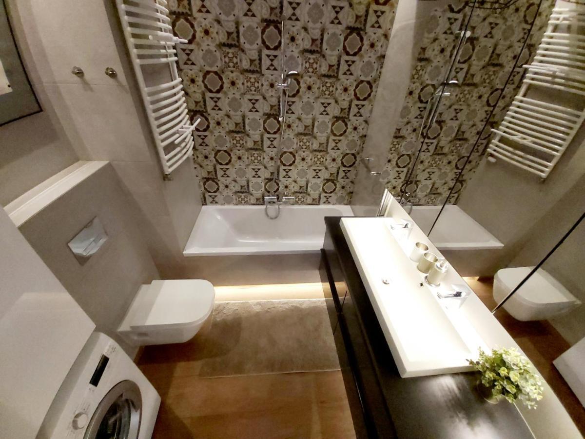 Siedmiogrodzka - Handy Location, Aircon & Garage Free * Warsaw
