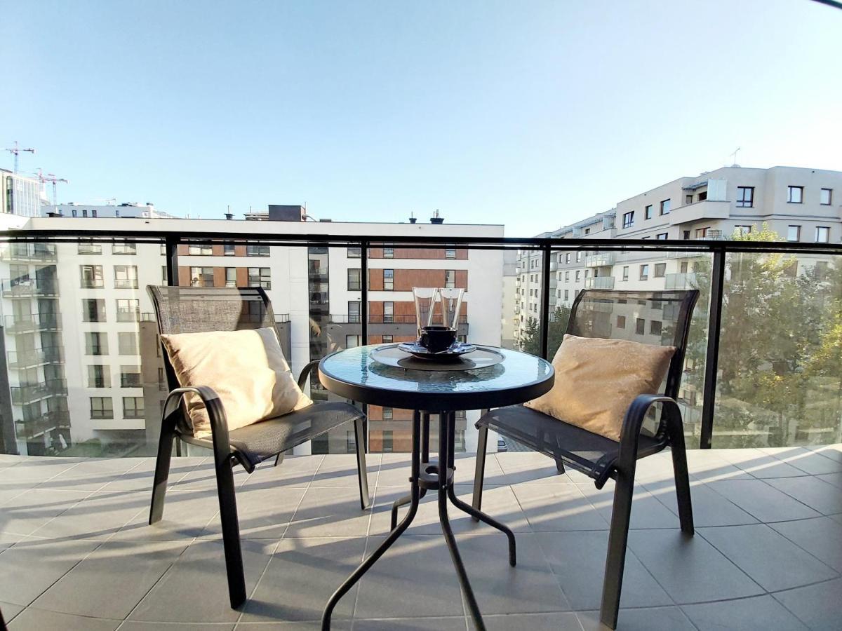 Siedmiogrodzka - Handy Location, Aircon & Garage Free Warsaw
