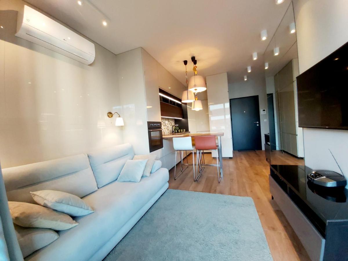 Siedmiogrodzka - Handy Location, Aircon & Garage Free Warsaw